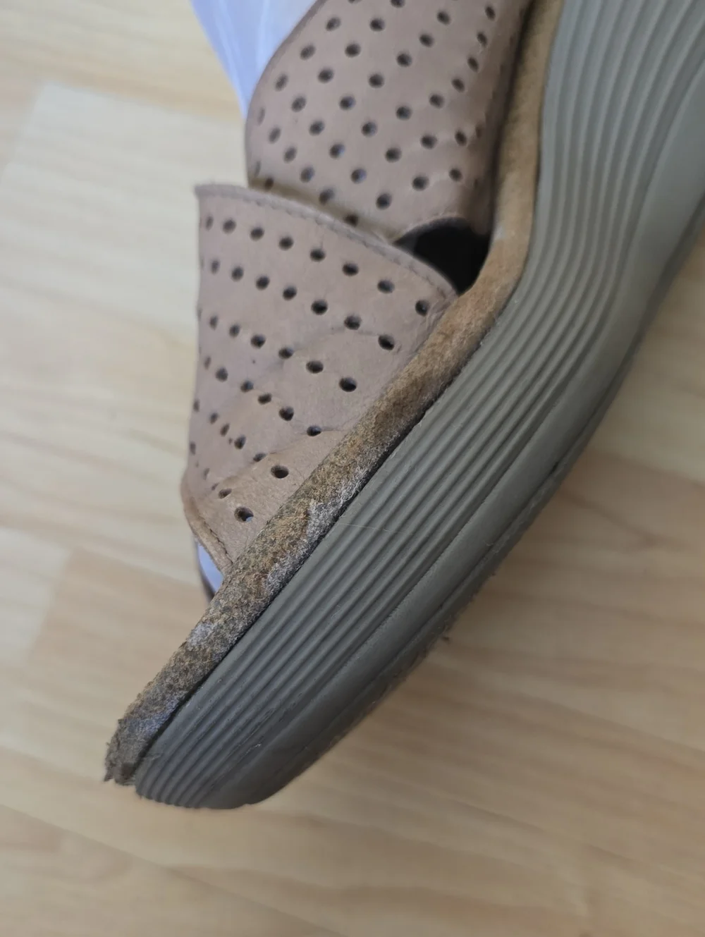 CLARKS Wedge Sandals Beige Soft Cushion Open Toe Crossover Slingback Size 8.5